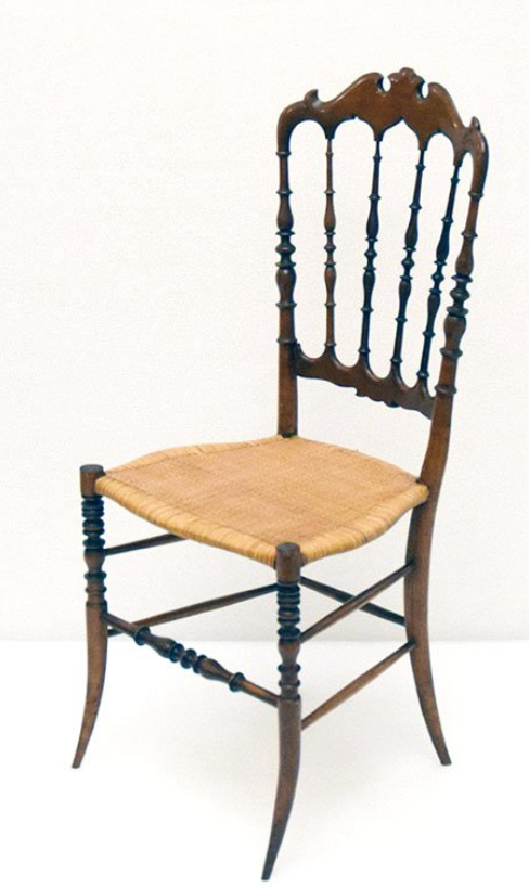 Sedie chiavarine originali con gambe tornite sottili, legno massello, design ligure tradizionale